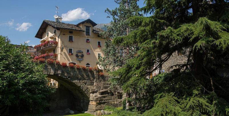 Hotel Cecchin Аоста Экстерьер фото