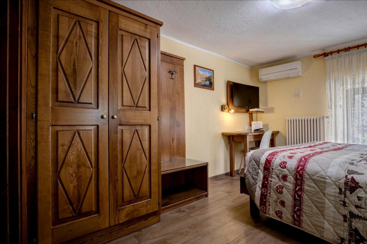 Hotel Cecchin Аоста Экстерьер фото