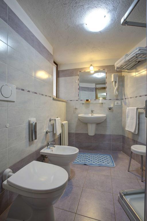 Hotel Cecchin Аоста Экстерьер фото