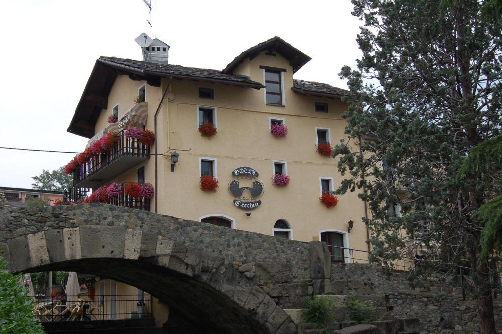 Hotel Cecchin Аоста Экстерьер фото