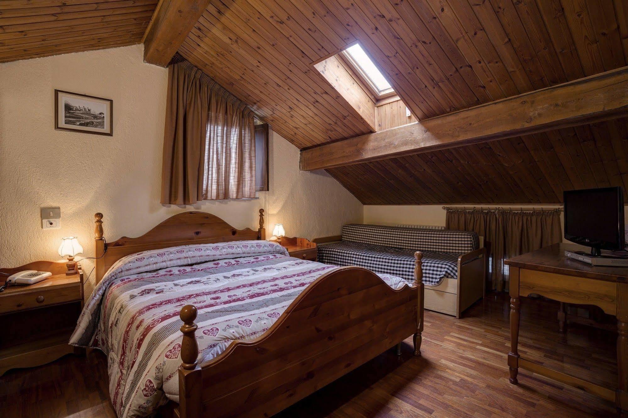 Hotel Cecchin Аоста Экстерьер фото