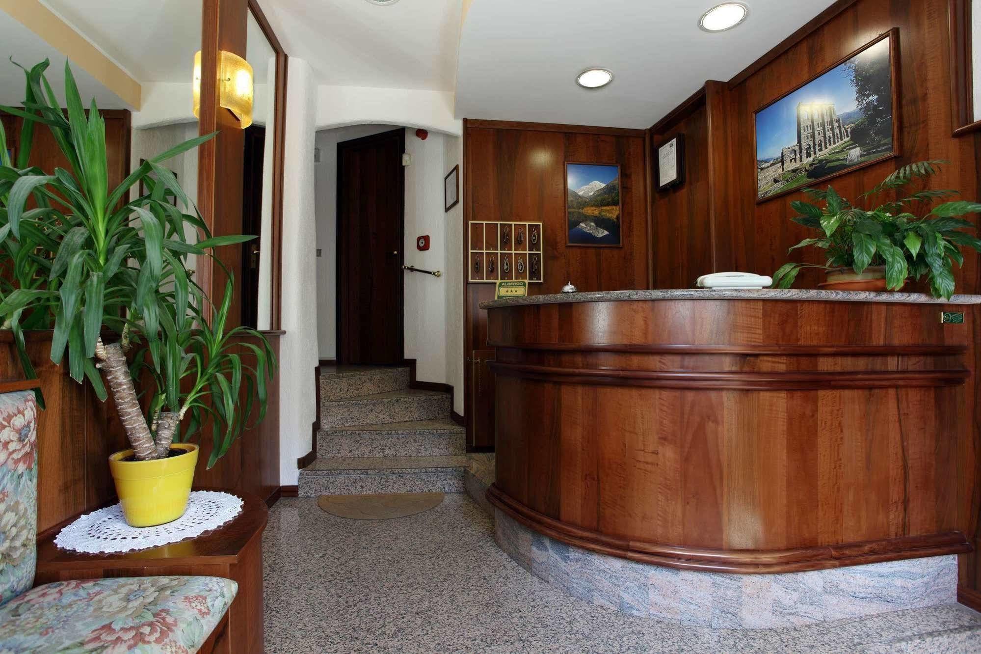 Hotel Cecchin Аоста Экстерьер фото